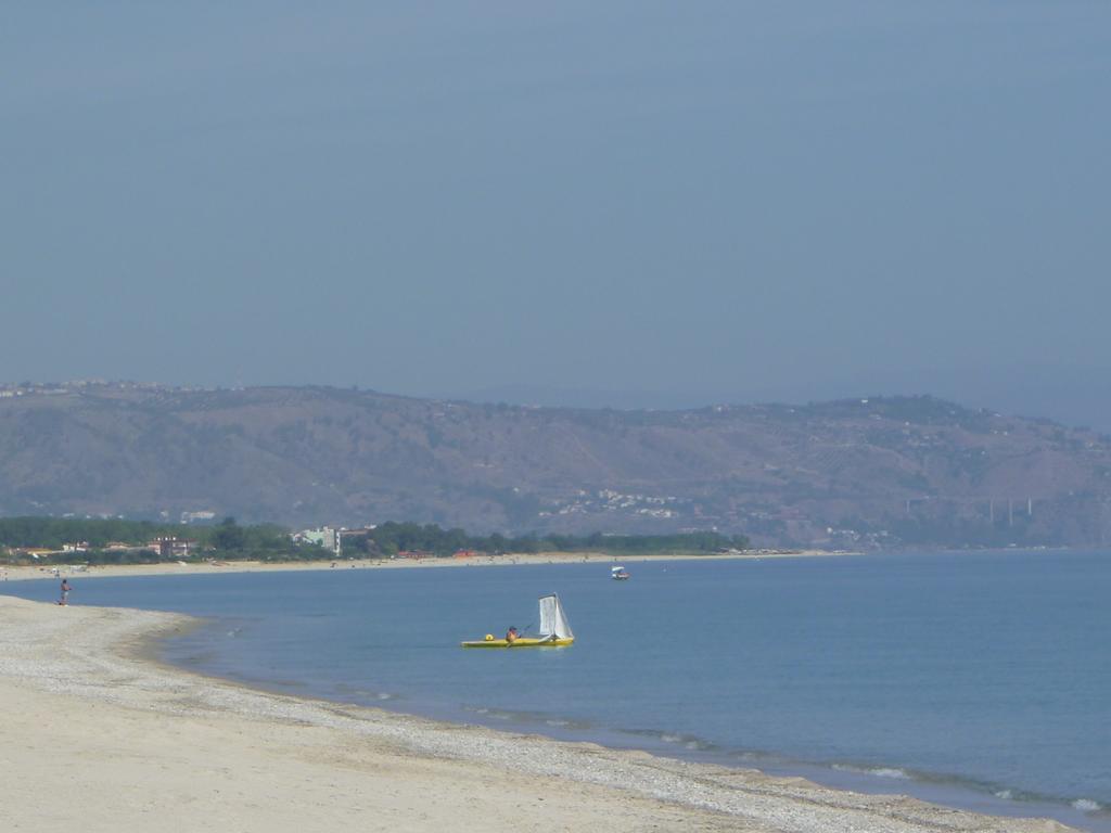 Aquamarine Residence Davoli Luaran gambar